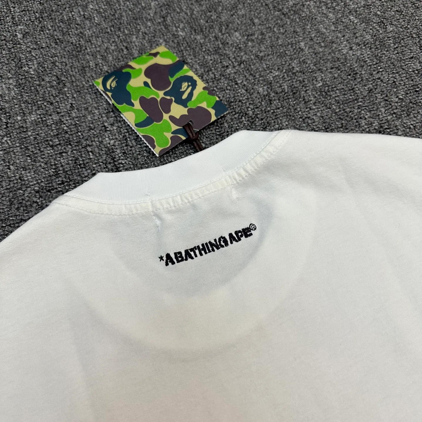 XX 115 A BATHING APE SS 25 Specially dyed ape letter spray paint pattern printed short sleeves Couple model: S-XXL [Black White]